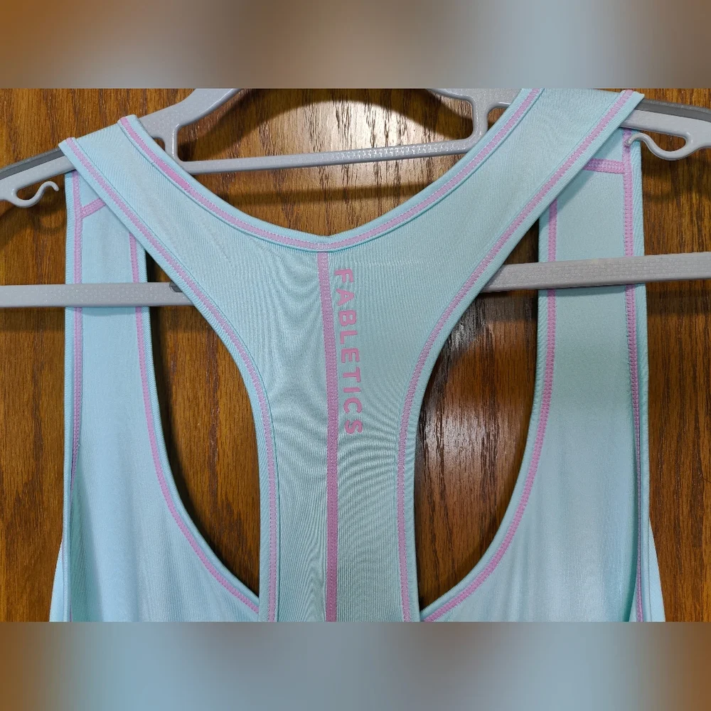 Women's Fabletics Light Aqua Blue Racer Back Tank Top, 1X - Picture 3 of 4